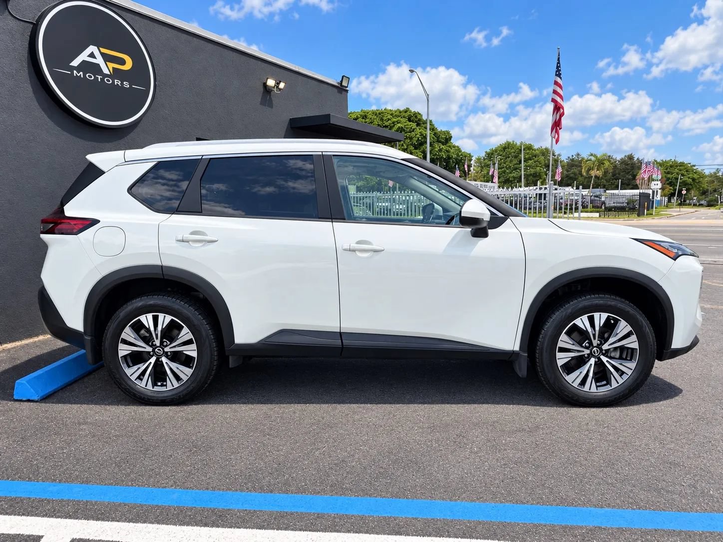 Used 2023 Nissan Rogue SV w/ SV Premium Package FWD image 6