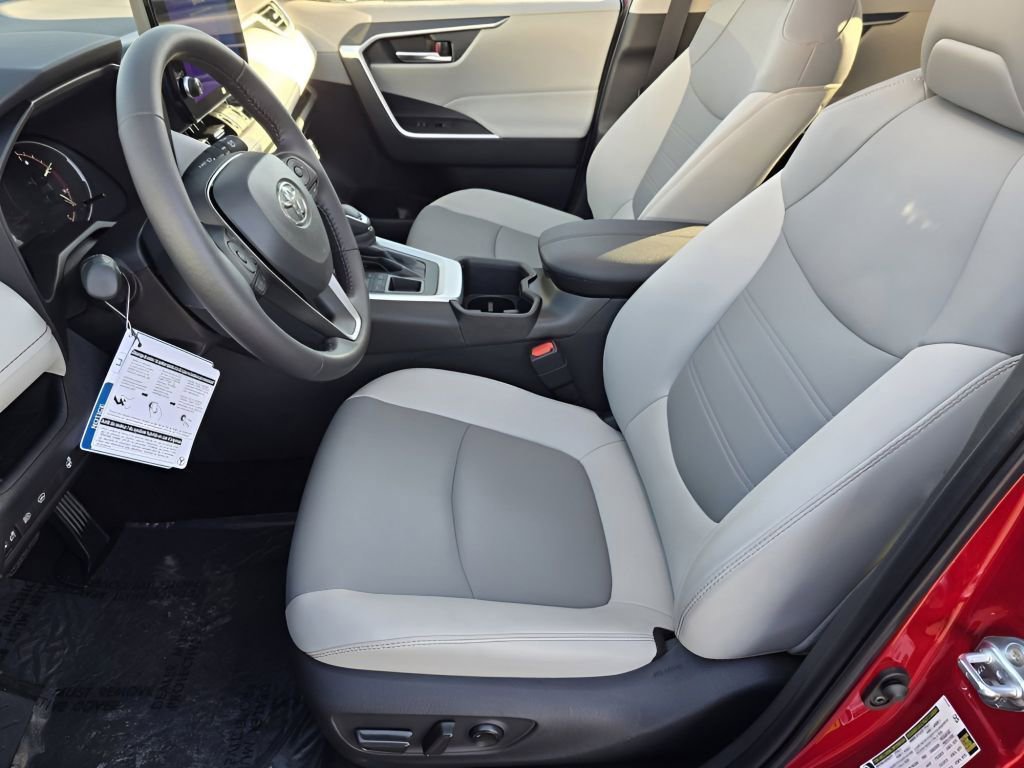 Used 2025 Toyota RAV4 XLE Premium image 35