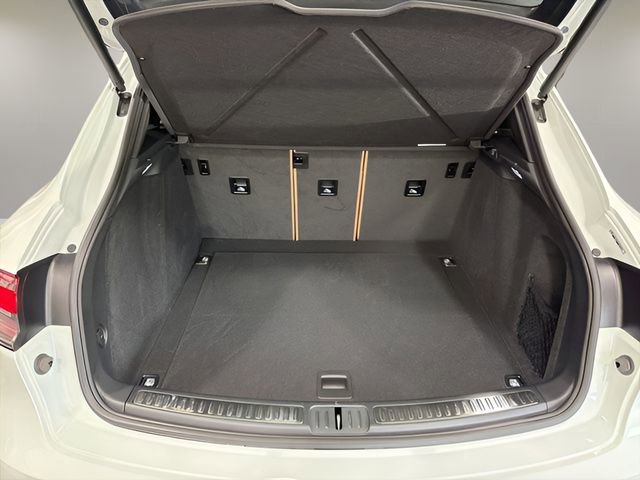 Used 2025 Porsche Macan AWD/4WD image 36