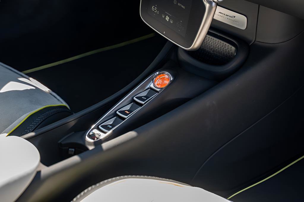 New 2025 McLaren Artura image 42