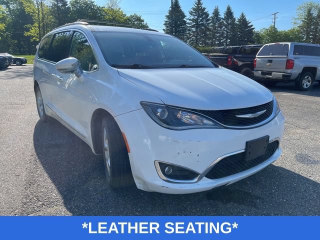 Used 2017 Chrysler Pacifica Touring-L w/ Tire & Wheel Group FWD image 2