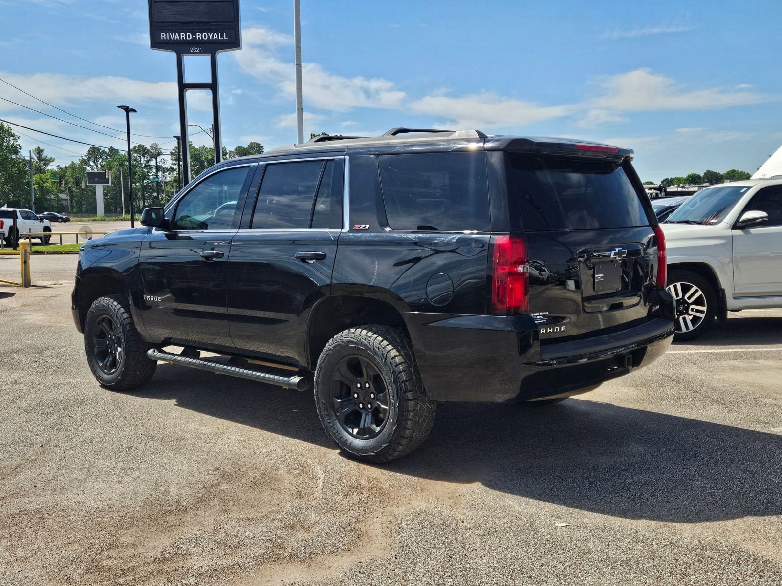 Used 2020 Chevrolet Tahoe LT w/ Z71 Midnight Edition AWD/4WD image 3