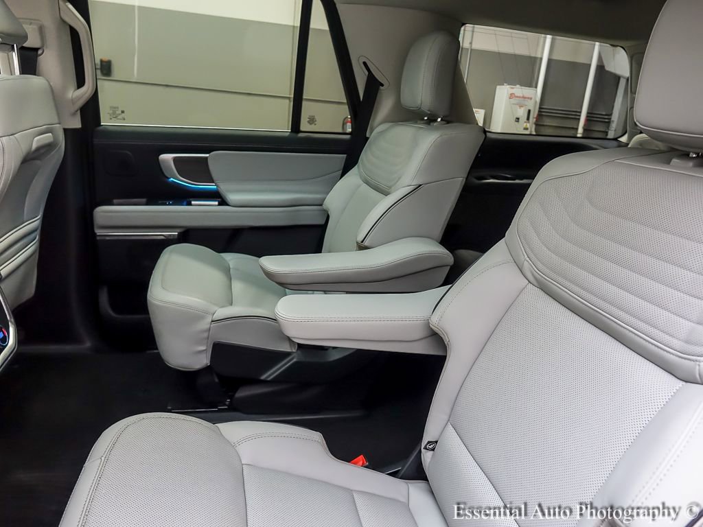 Used 2025 Ford Expedition Platinum w/ Platinum Ultimate Package image 14