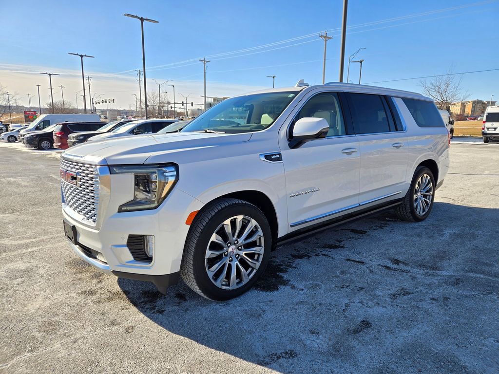 Used 2022 GMC Yukon XL Denali w/ Denali Premium Package image 8