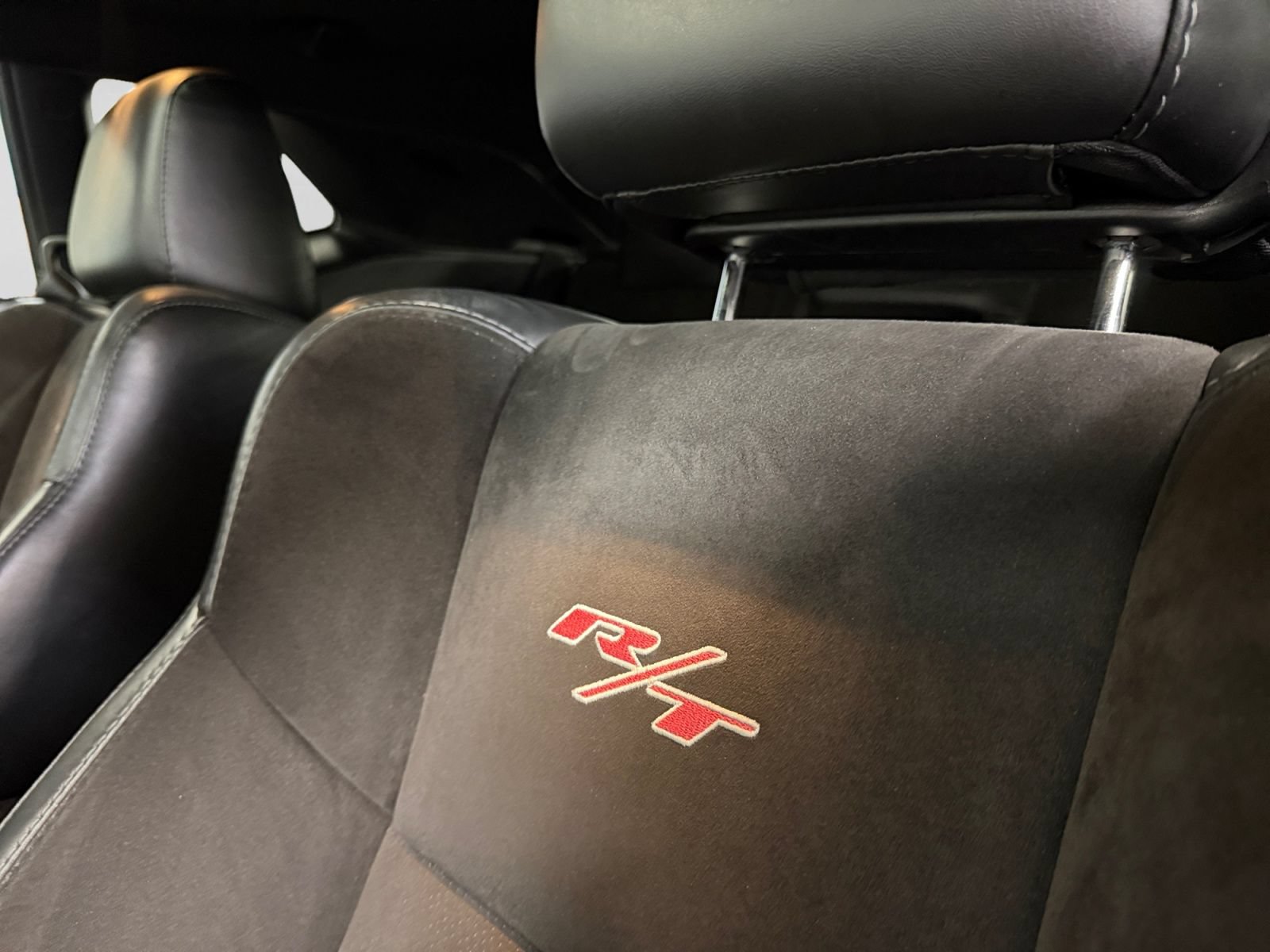 Used 2015 Dodge Challenger R/T Scat Pack w/ Leather Interior Group RWD image 36