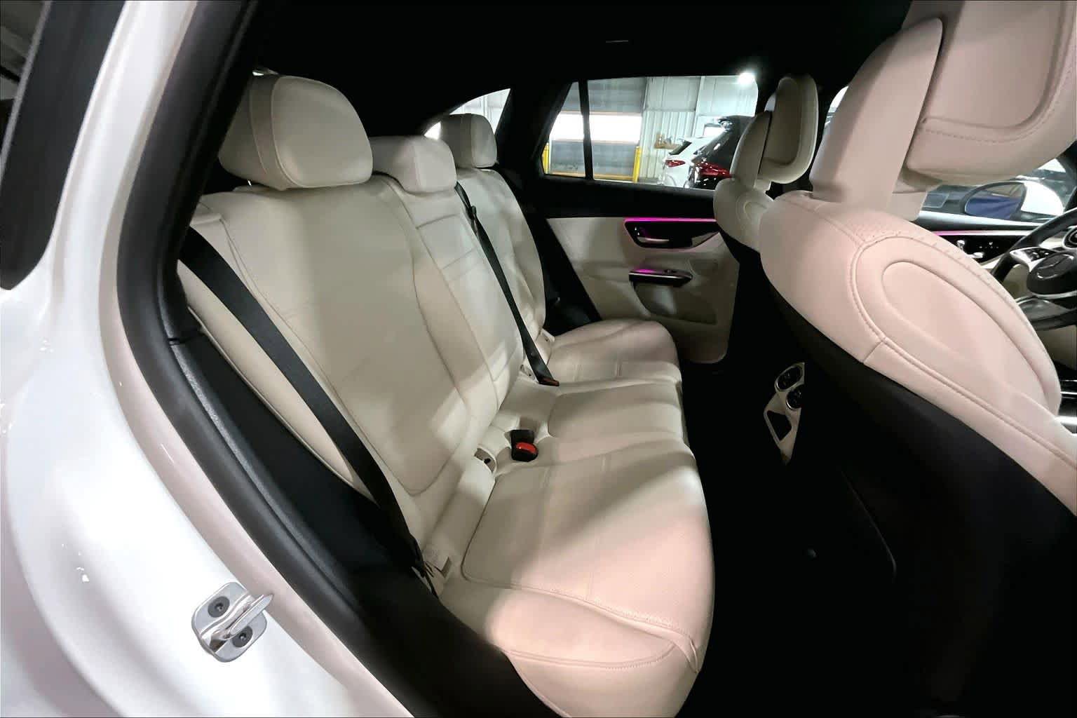 Used 2025 Mercedes-Benz GLC 300 4MATIC image 19