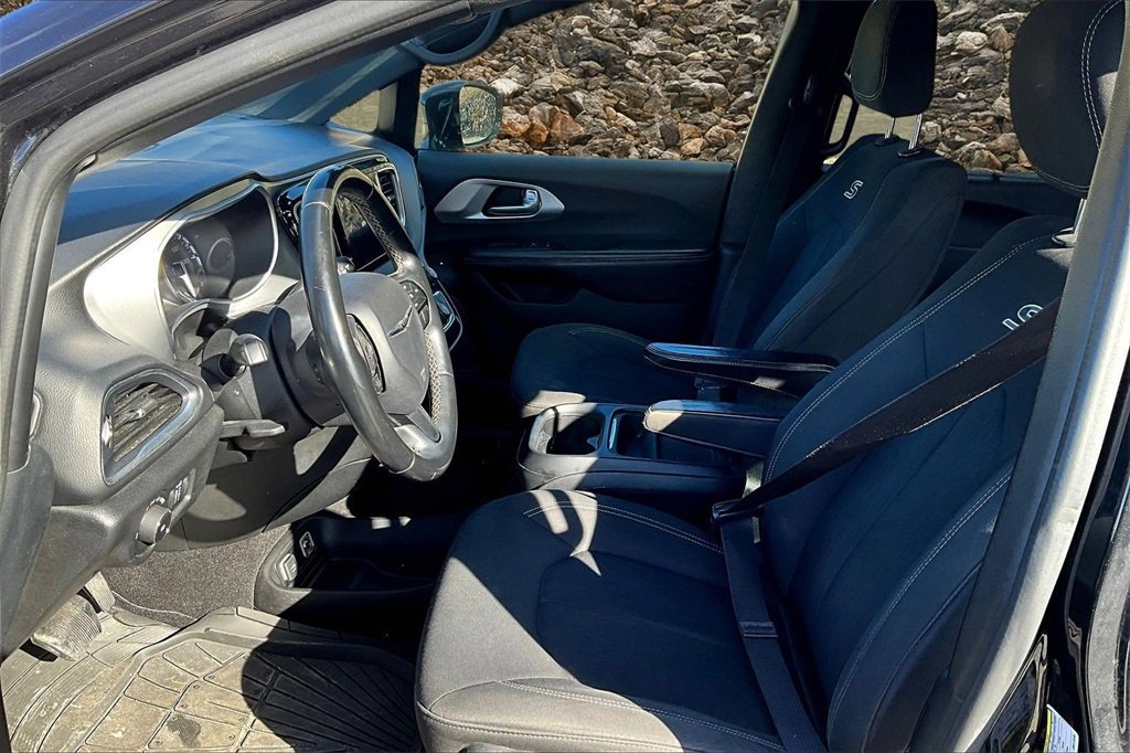 Used 2018 Chrysler Pacifica Touring Plus w/ S Appearance Package image 23