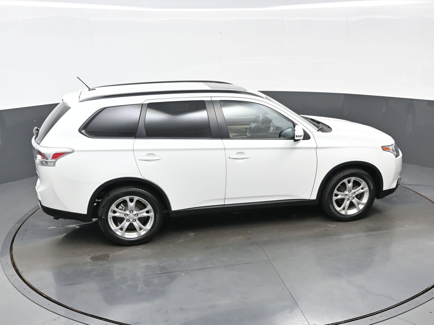 Used 2015 Mitsubishi Outlander SE AWD/4WD image 41