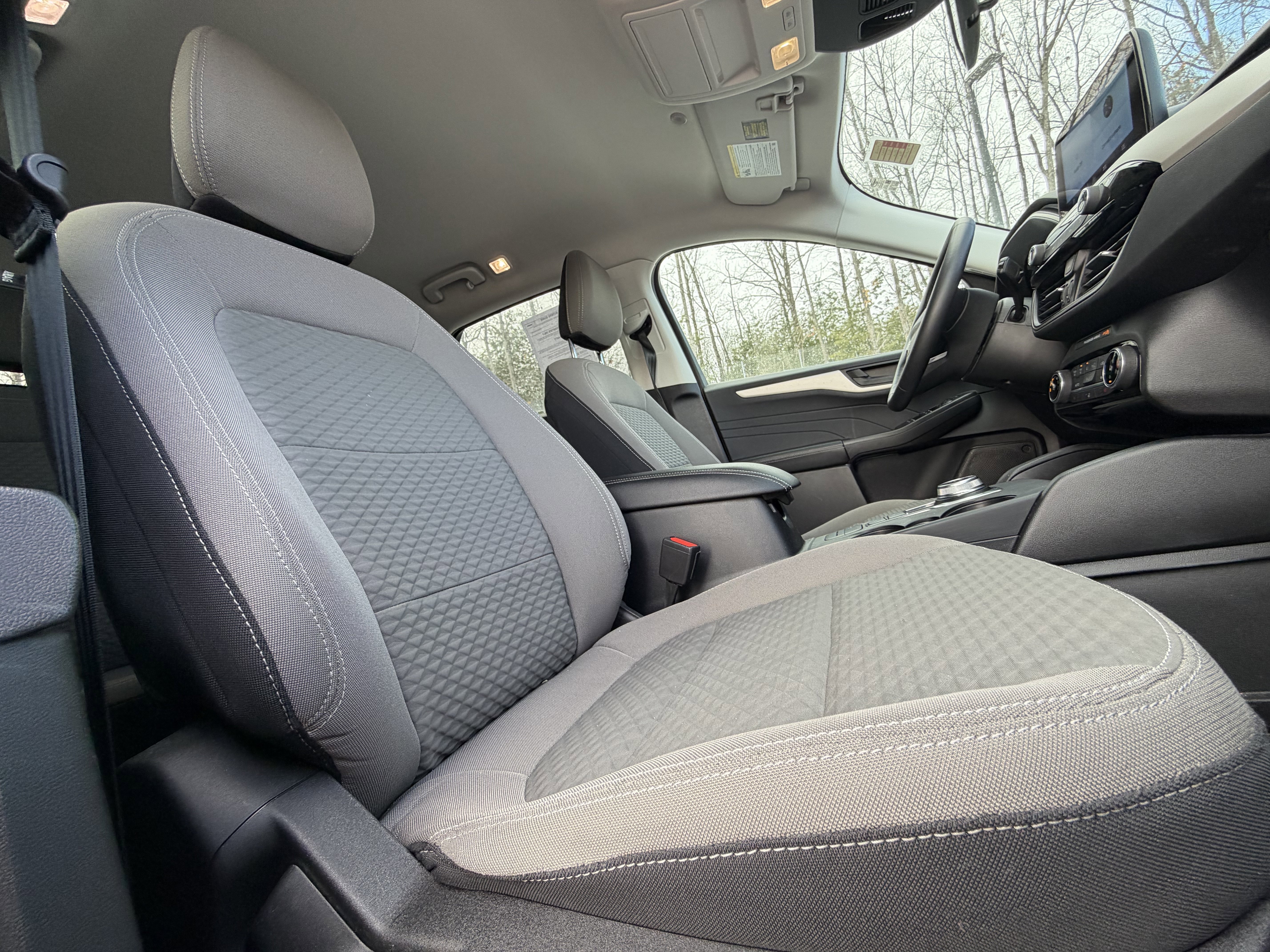 Used 2022 Ford Escape SE w/ Cold Weather Package image 33