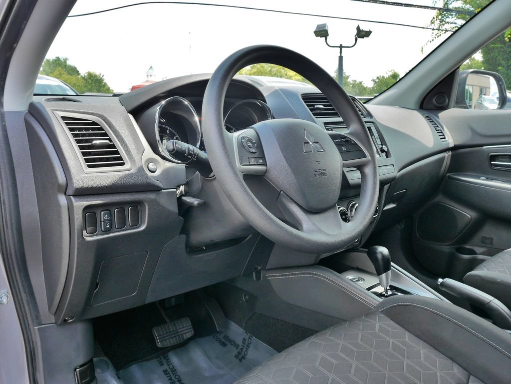 Used 2025 Mitsubishi Outlander Sport ES AWD/4WD image 21