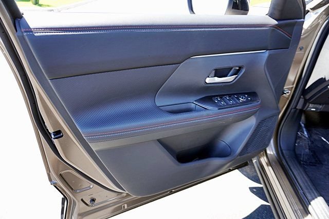 New 2026 Nissan Kicks SR w/ Cold Weather Package FWD image 31
