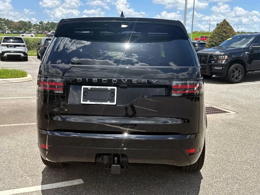 Used 2025 Land Rover Discovery Dynamic SE AWD/4WD image 5