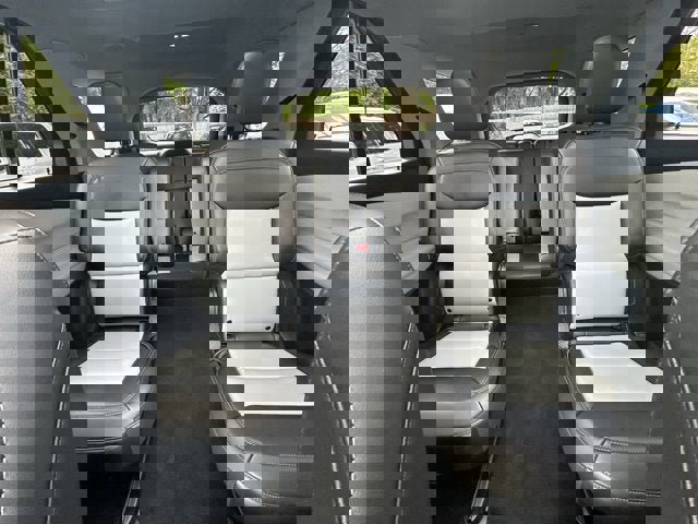 Used 2022 Ford Explorer XLT w/ Equipment Group 202A image 21