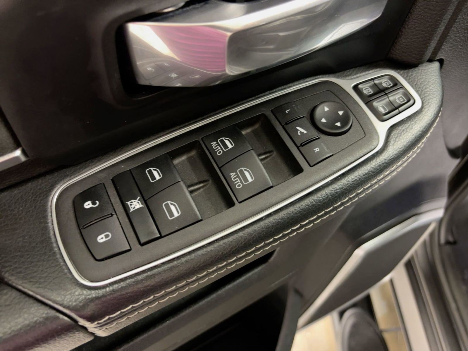 Used 2024 RAM 2500 Laramie w/ Night Edition image 21