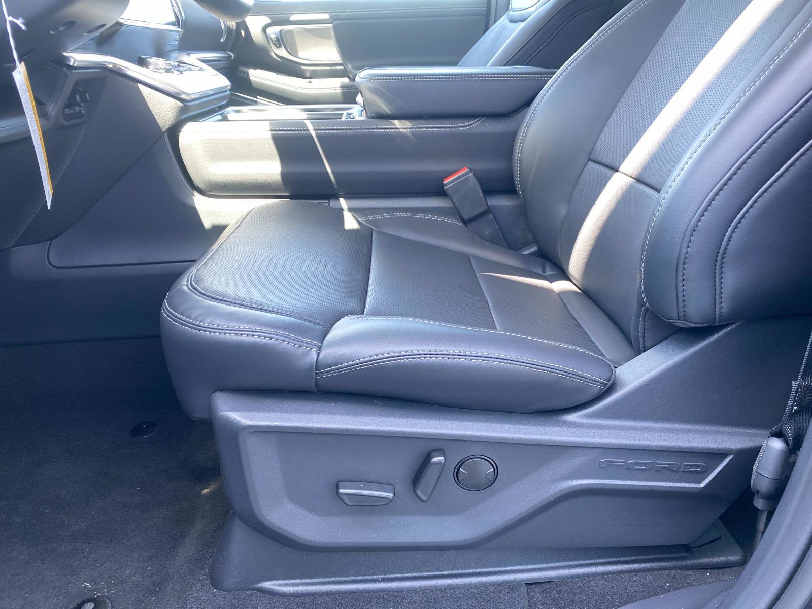 New 2026 Ford Expedition Platinum image 15