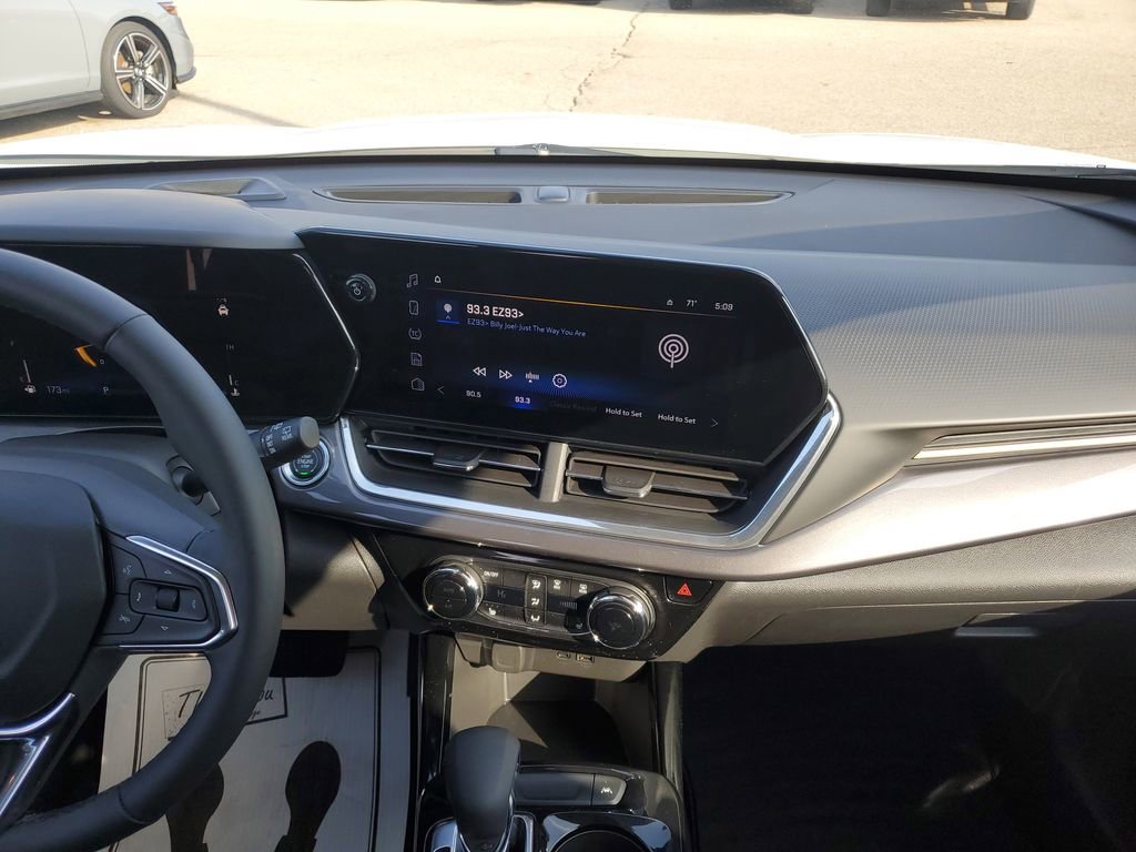 Used 2025 Chevrolet Trax ACTIV w/ Driver Confidence Package image 26