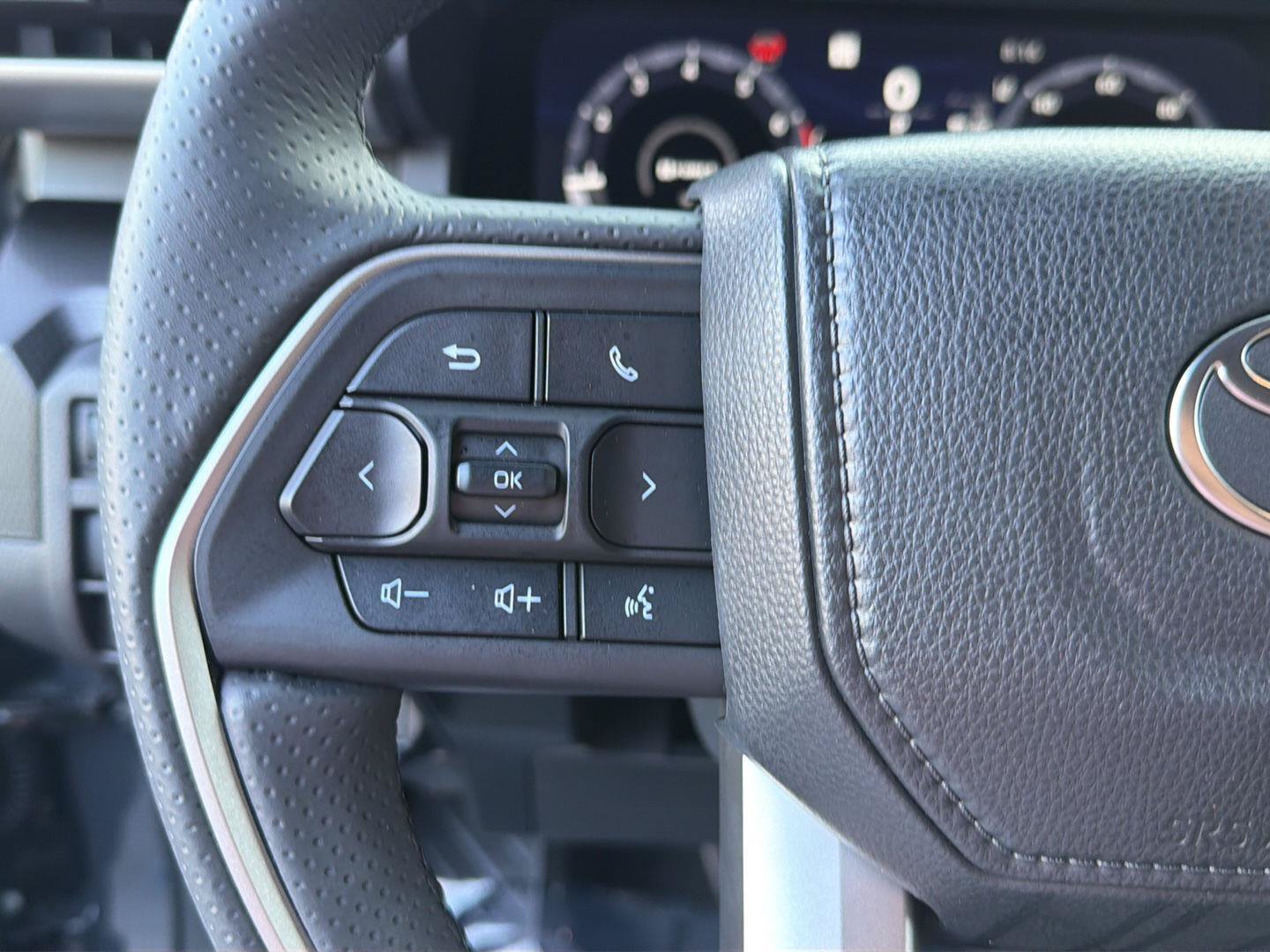 Used 2025 Toyota 4Runner Limited AWD/4WD image 21
