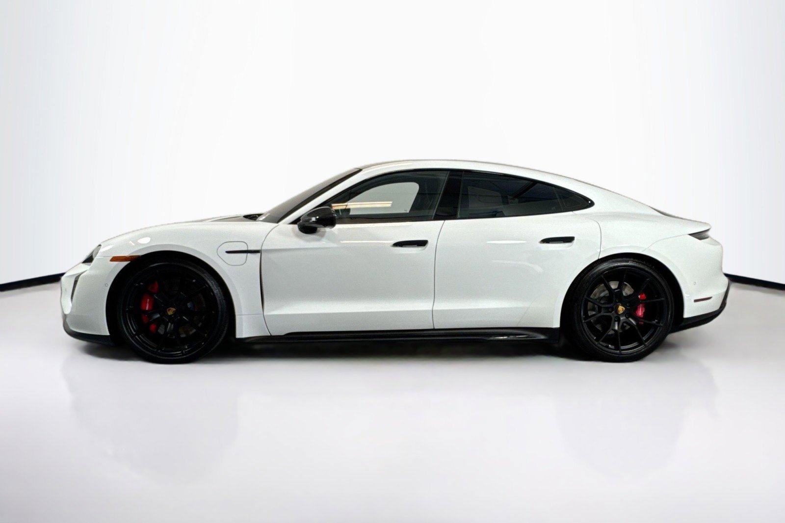 Used 2023 Porsche Taycan GTS image 8