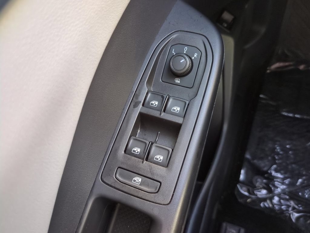 Used 2023 Volkswagen Taos SE w/ Panoramic Sunroof Package FWD image 19
