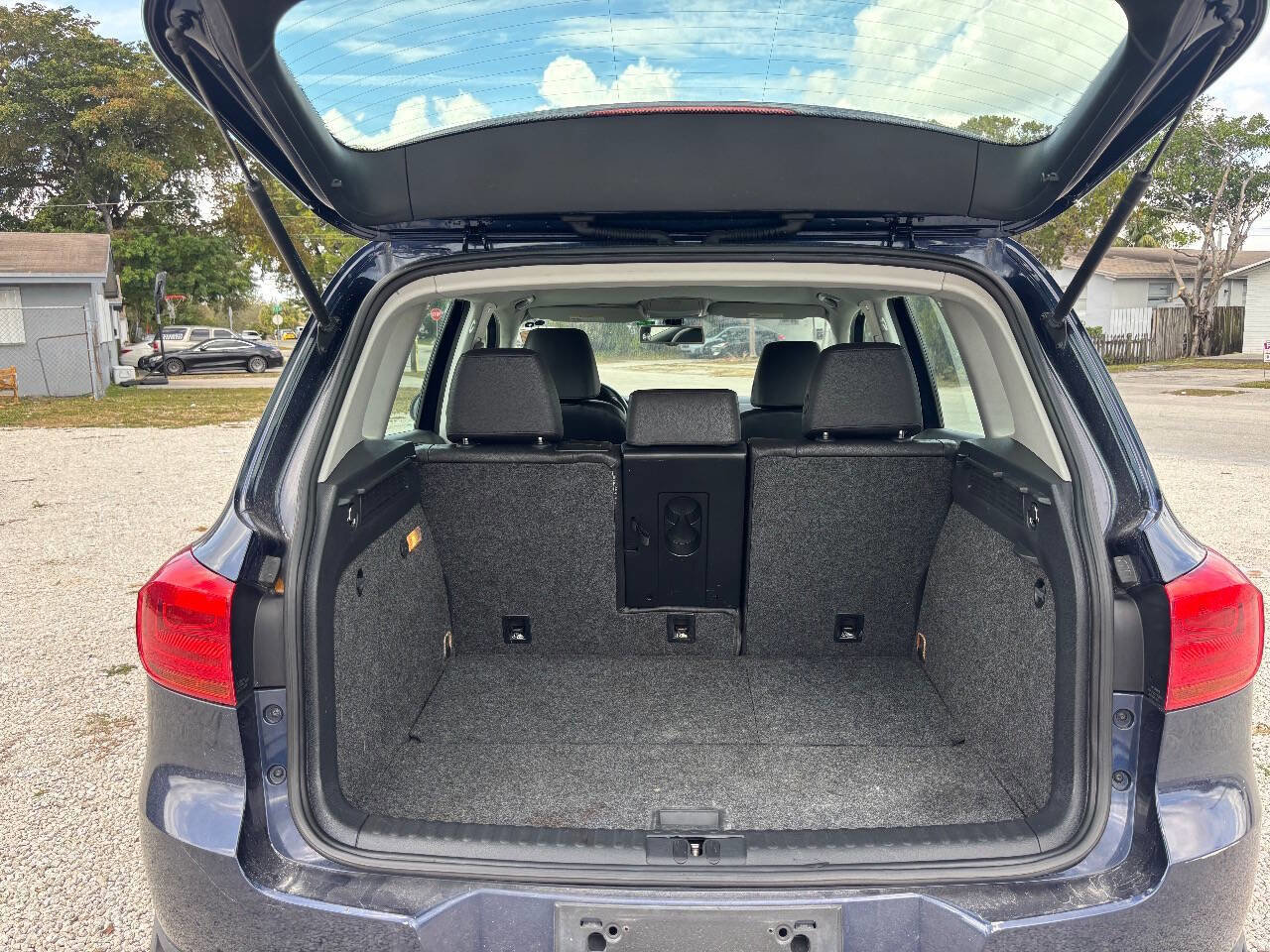 Used 2016 Volkswagen Tiguan S image 16