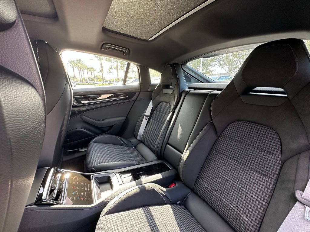 Used 2025 Porsche Panamera 4 image 31