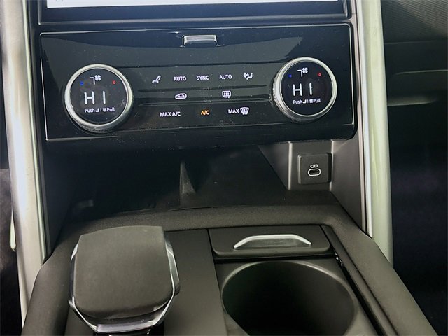 Used 2024 Land Rover Discovery Dynamic SE image 18