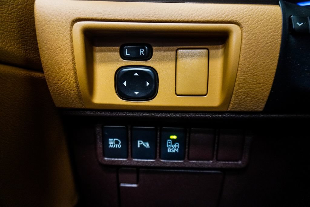 Used 2018 Lexus ES 350 w/ Luxury Package w/Wood Trim FWD image 33