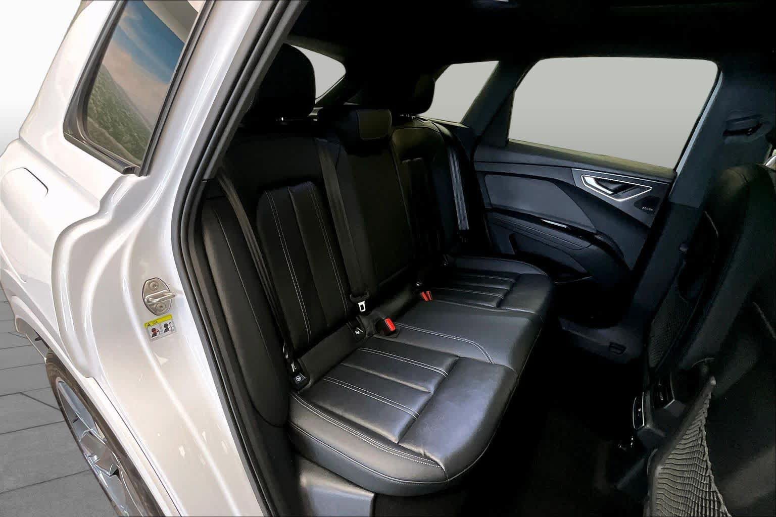 Used 2024 Audi Q4 e-tron Prestige AWD/4WD image 19