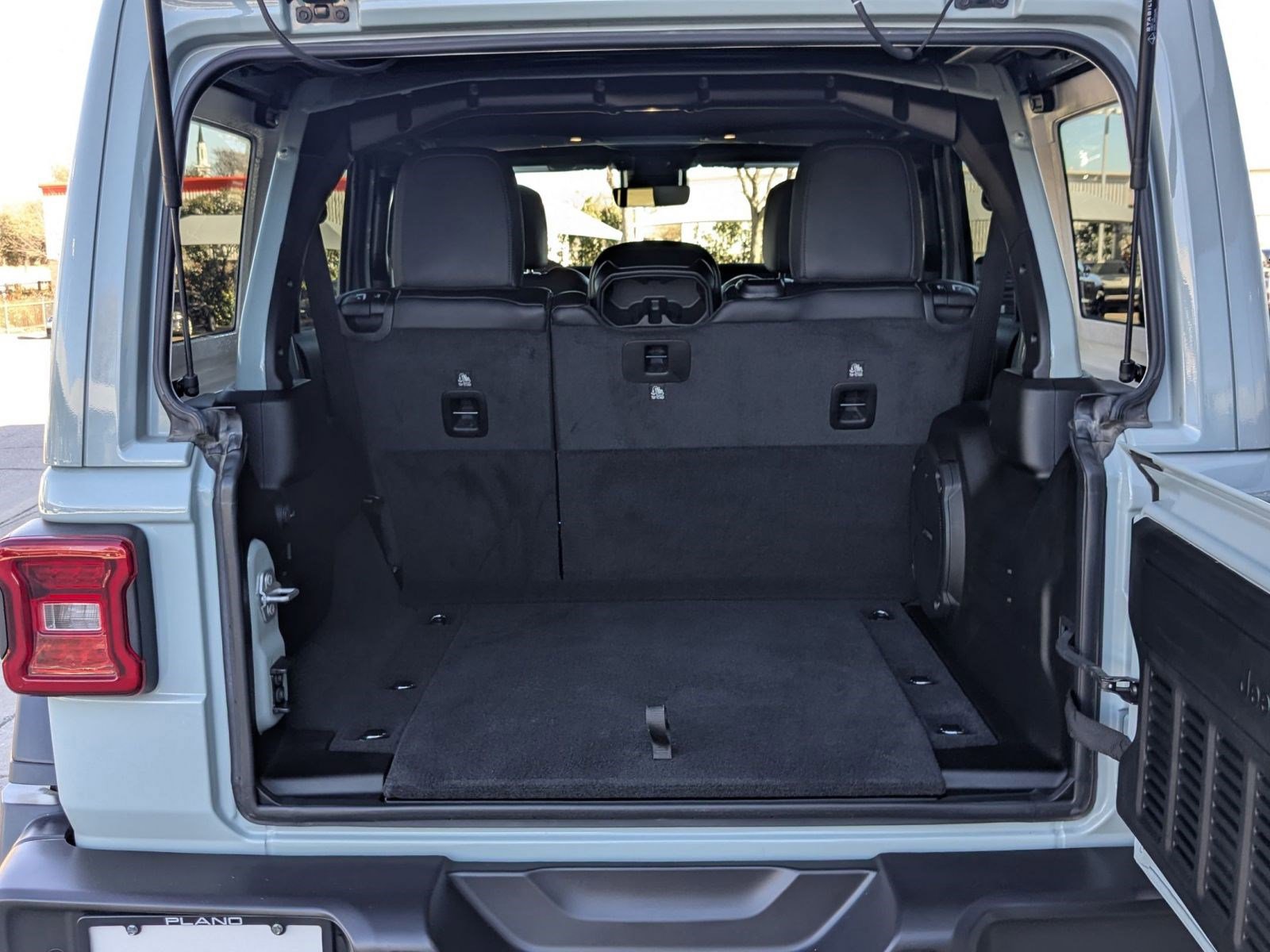 Used 2024 Jeep Wrangler Unlimited Rubicon w/ Technology Group image 21