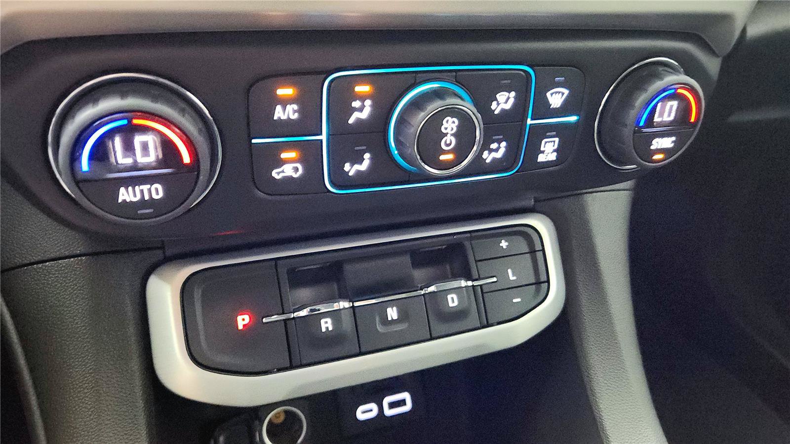 Used 2023 GMC Acadia SLE w/ Driver Convenience Package FWD image 30