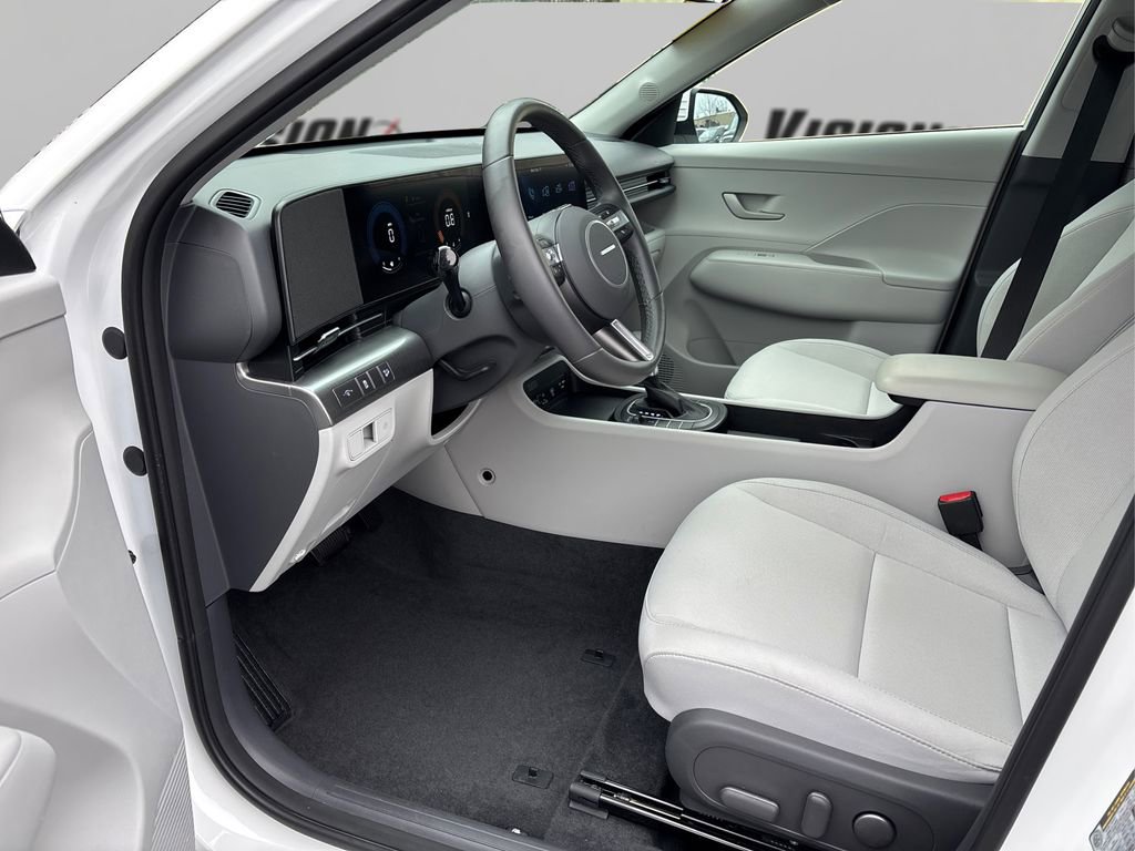 Certified 2025 Hyundai Kona SEL image 9