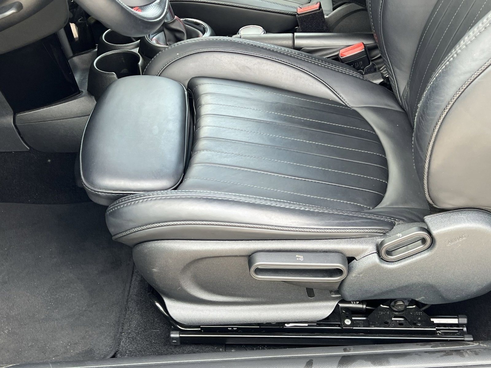 Used 2019 MINI Cooper S image 11