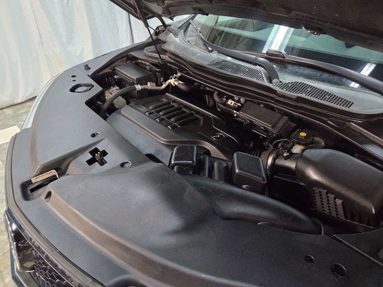 Used 2017 Acura MDX SH-AWD 4D SUV image 7