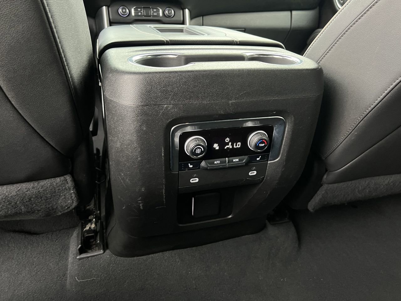 Used 2023 Chevrolet Suburban Premier image 26