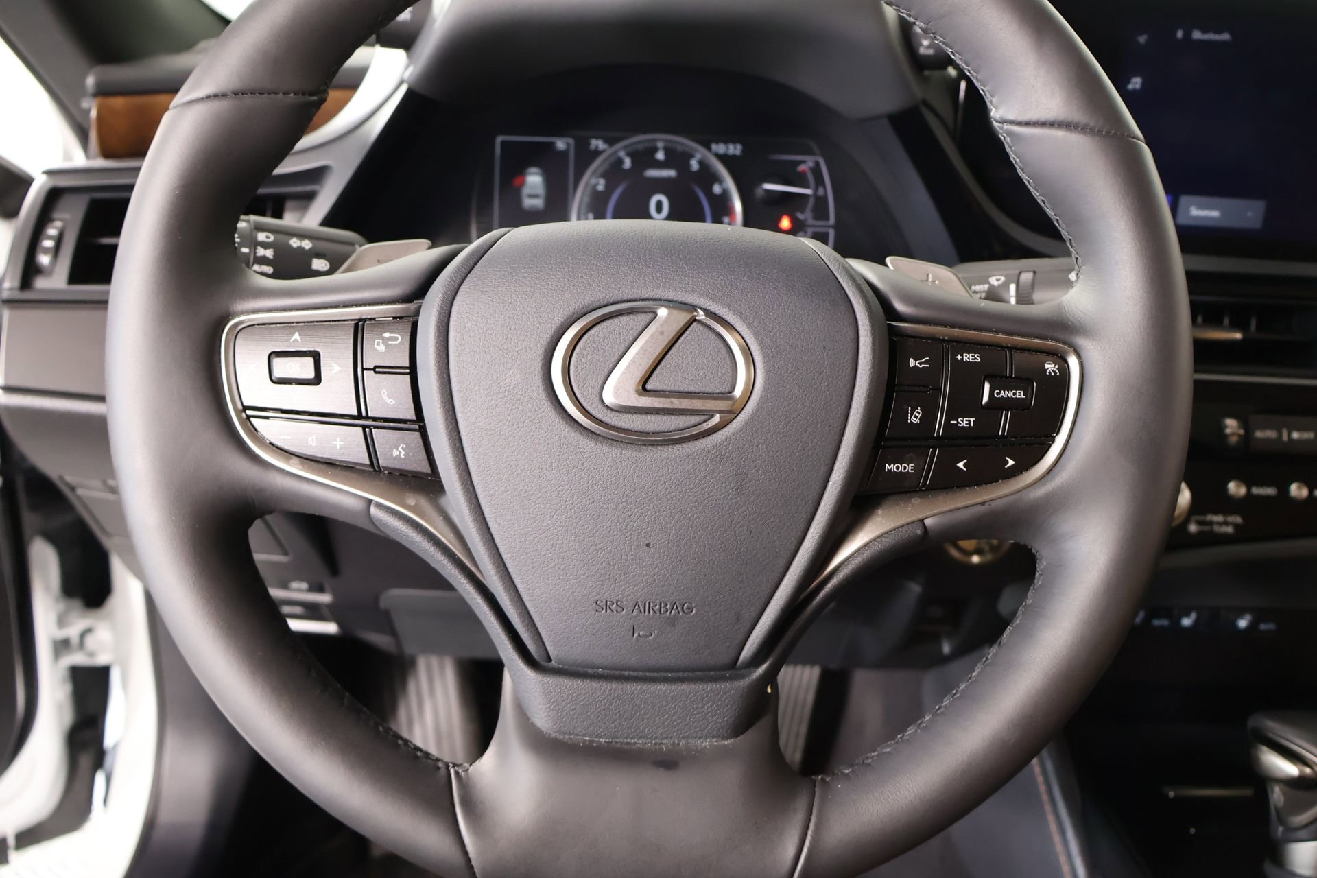 Used 2024 Lexus ES 350 w/ Premium Package FWD image 3