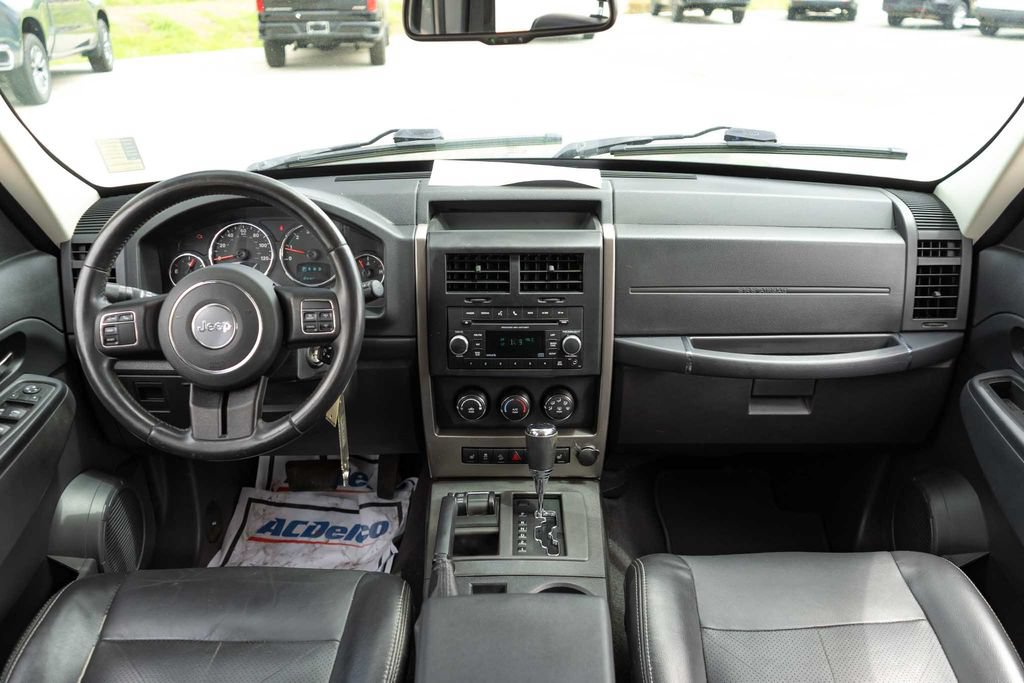 Used 2012 Jeep Liberty Sport AWD/4WD image 15
