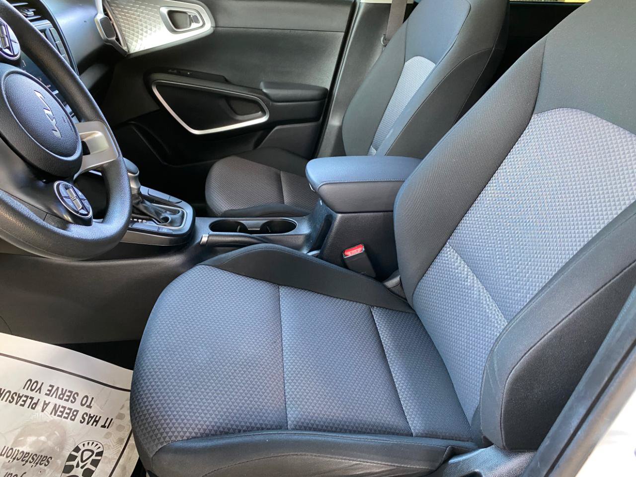 Used 2025 Kia Soul LX w/ LX Technology Package FWD image 24