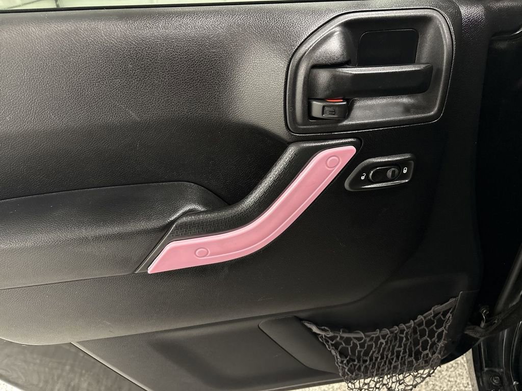 Used 2015 Jeep Wrangler Unlimited Sahara w/ Dual Top Group AWD/4WD image 11