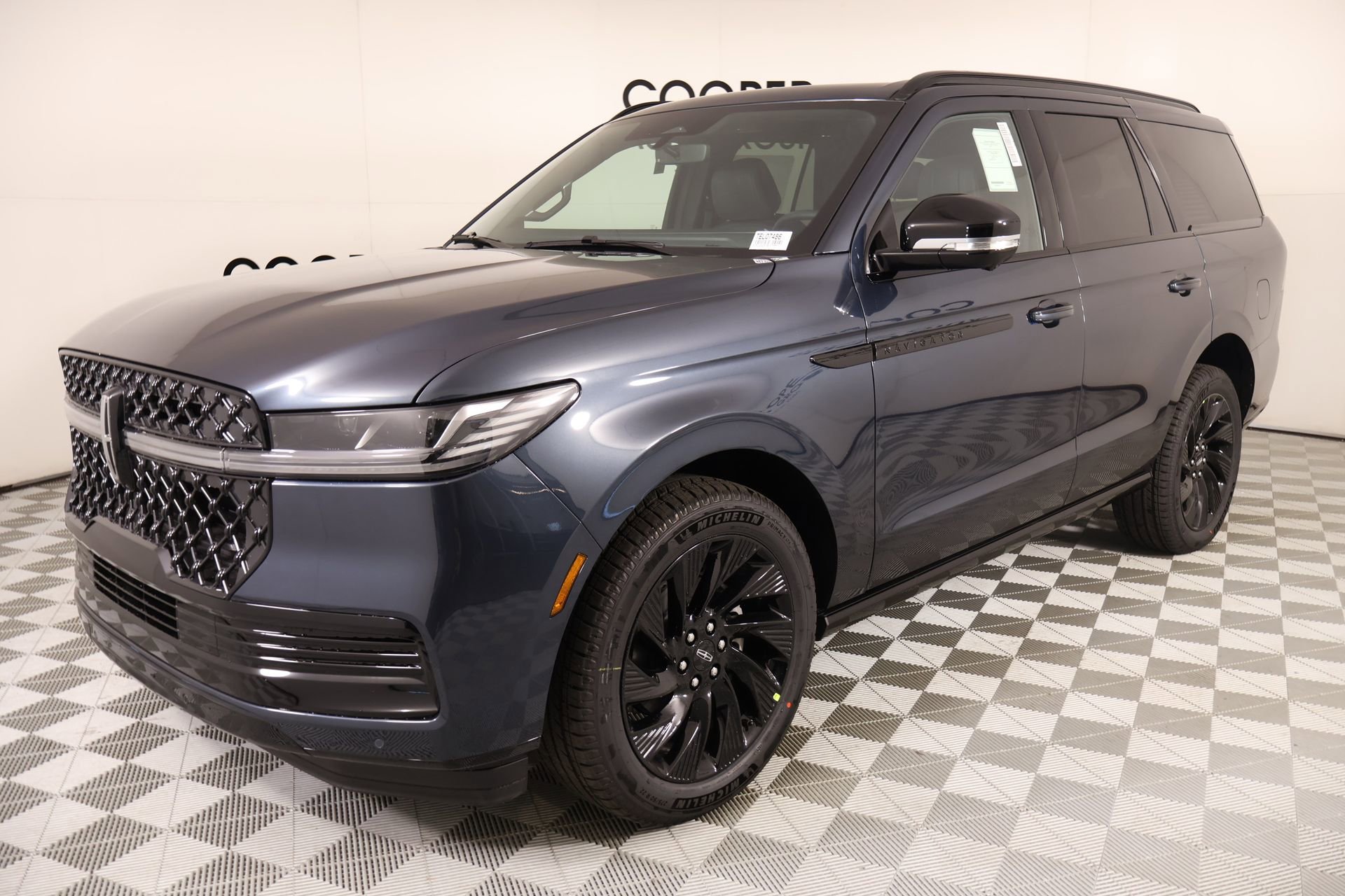 New 2026 Lincoln Navigator Reserve w/ Jet Appearance Package image 10