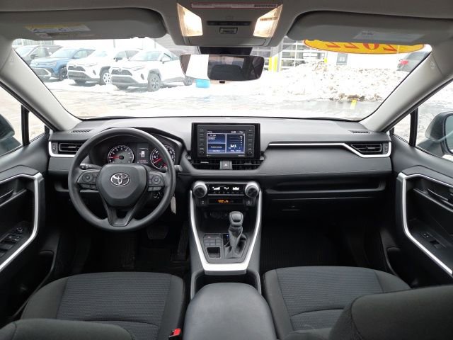 Used 2022 Toyota RAV4 LE image 21