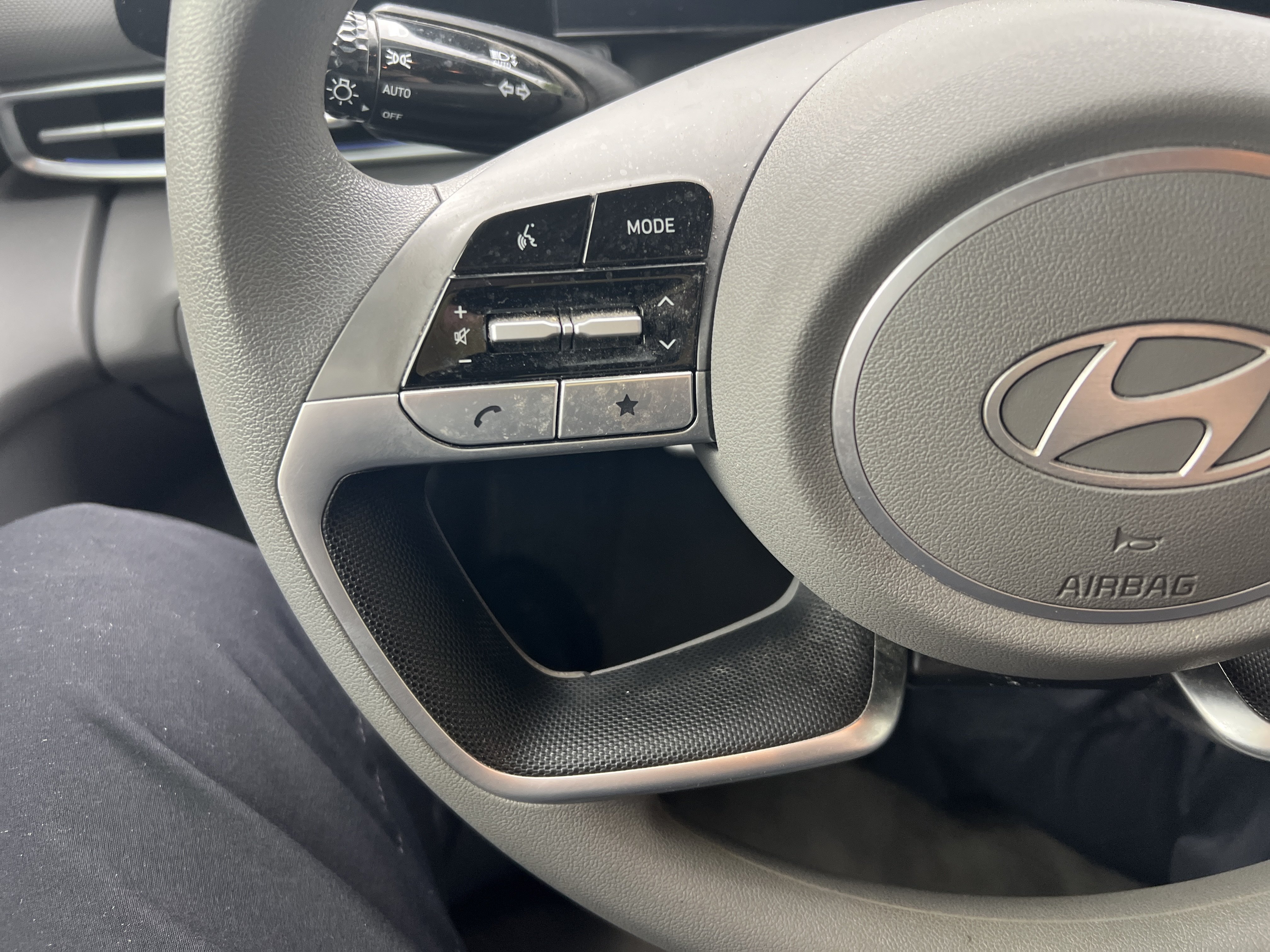 Used 2024 Hyundai Elantra Blue FWD image 17