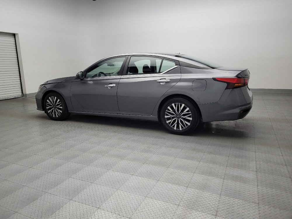 Used 2023 Nissan Altima 2.5 SV image 3