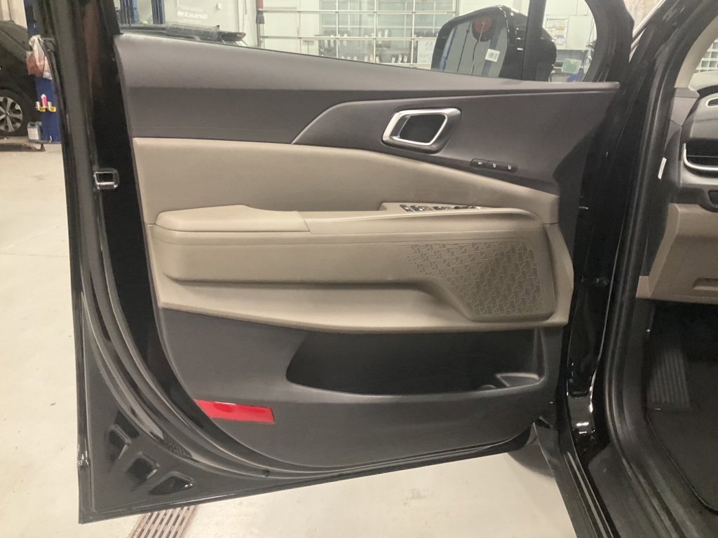 New 2026 Kia Carnival EX image 9