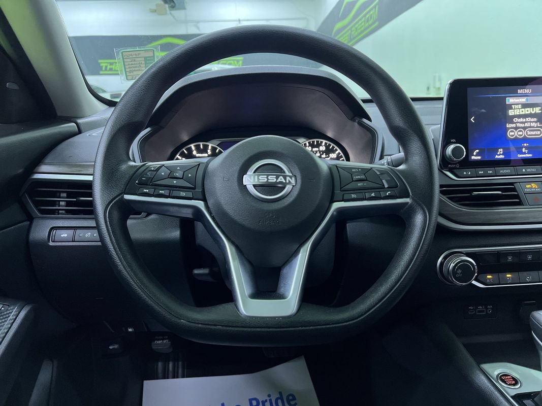 Used 2025 Nissan Altima 2.5 SV FWD image 19