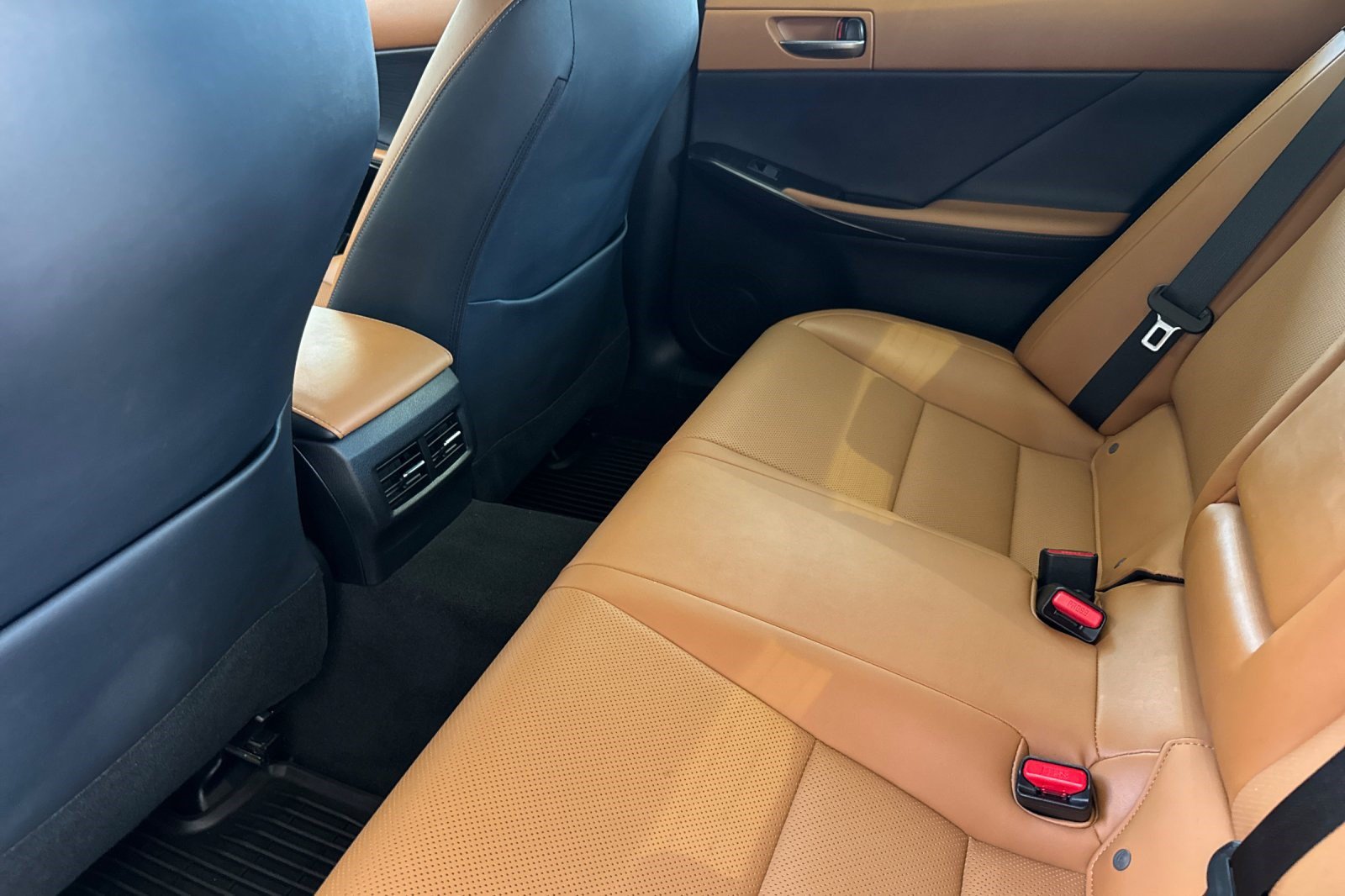 Certified 2022 Lexus IS 300 w/ Premium Package RWD image 15