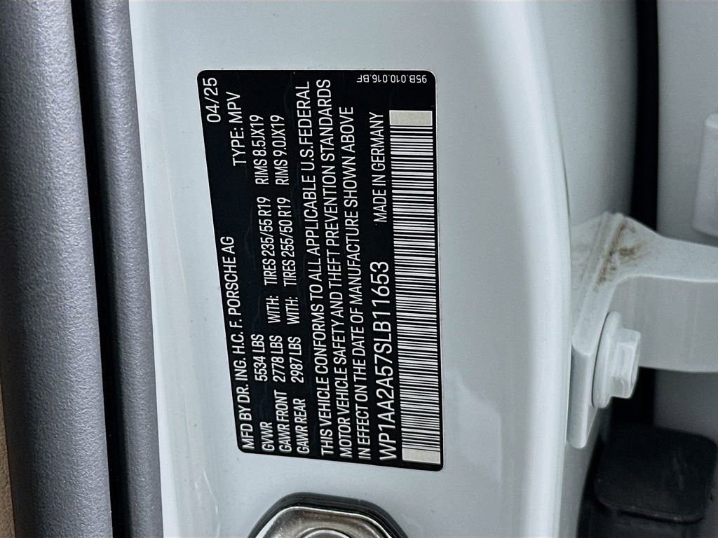 Used 2025 Porsche Macan image 36