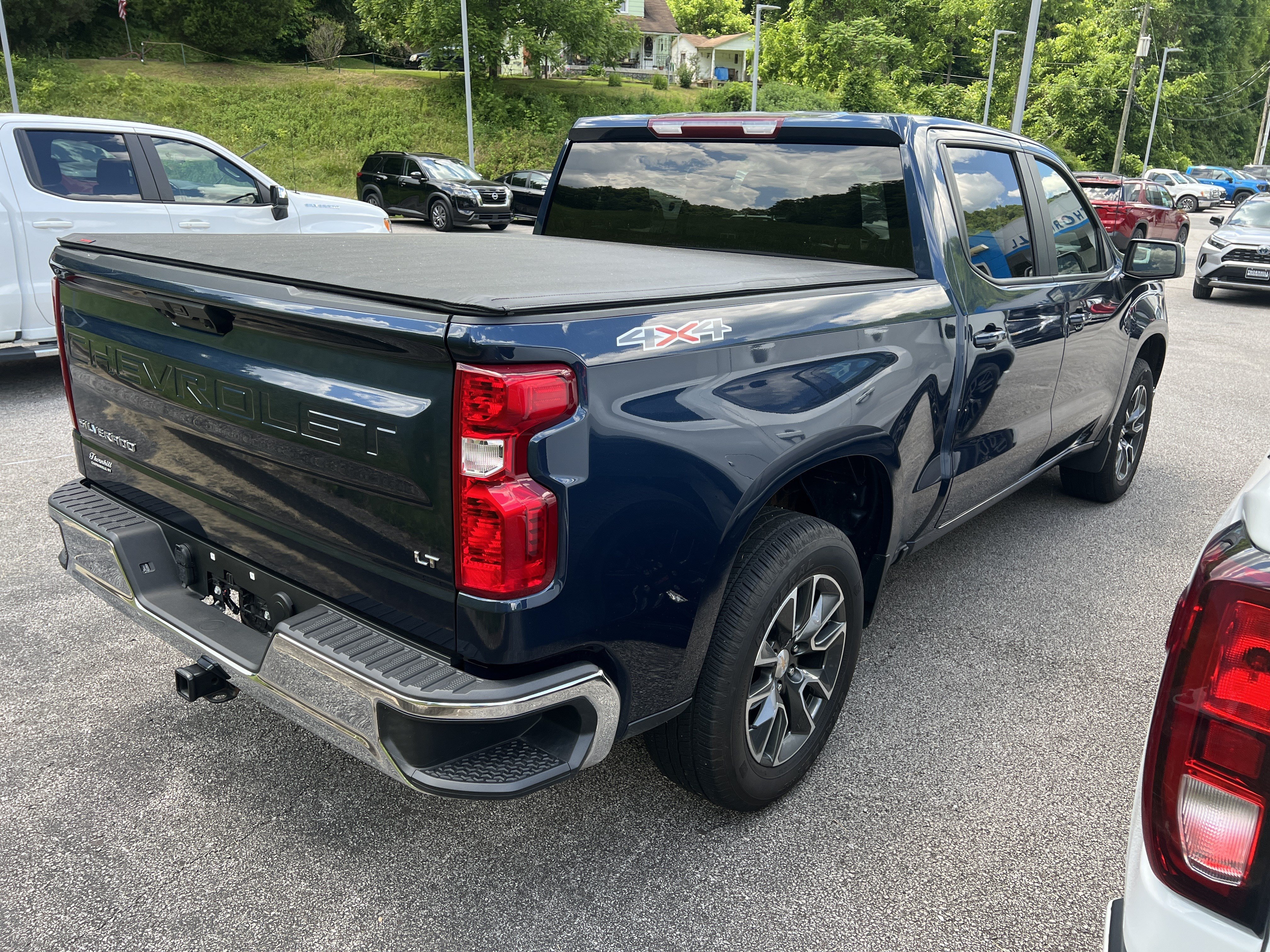 Used 2023 Chevrolet Silverado 1500 LT AWD/4WD image 3