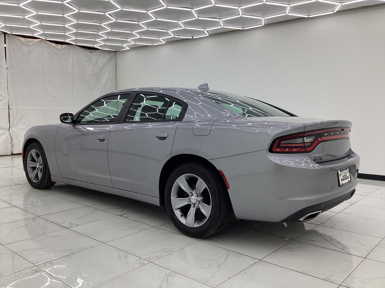 Used 2015 Dodge Charger SXT RWD image 12