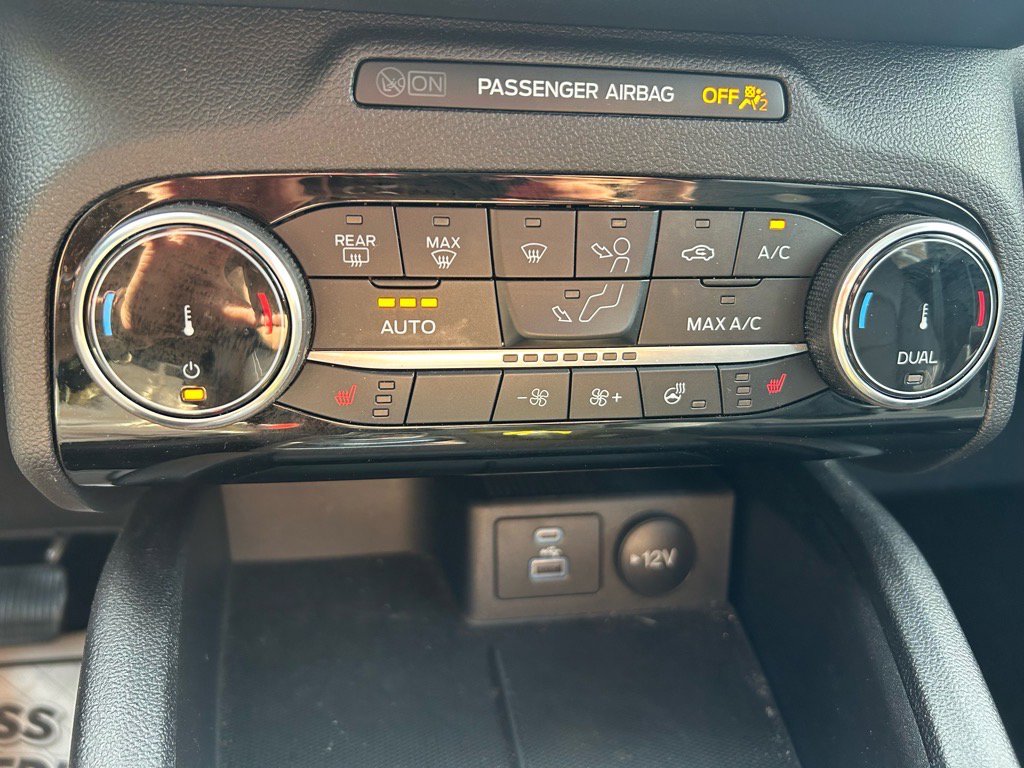 Used 2022 Ford Escape Titanium w/ Class II Trailer Tow Package image 26