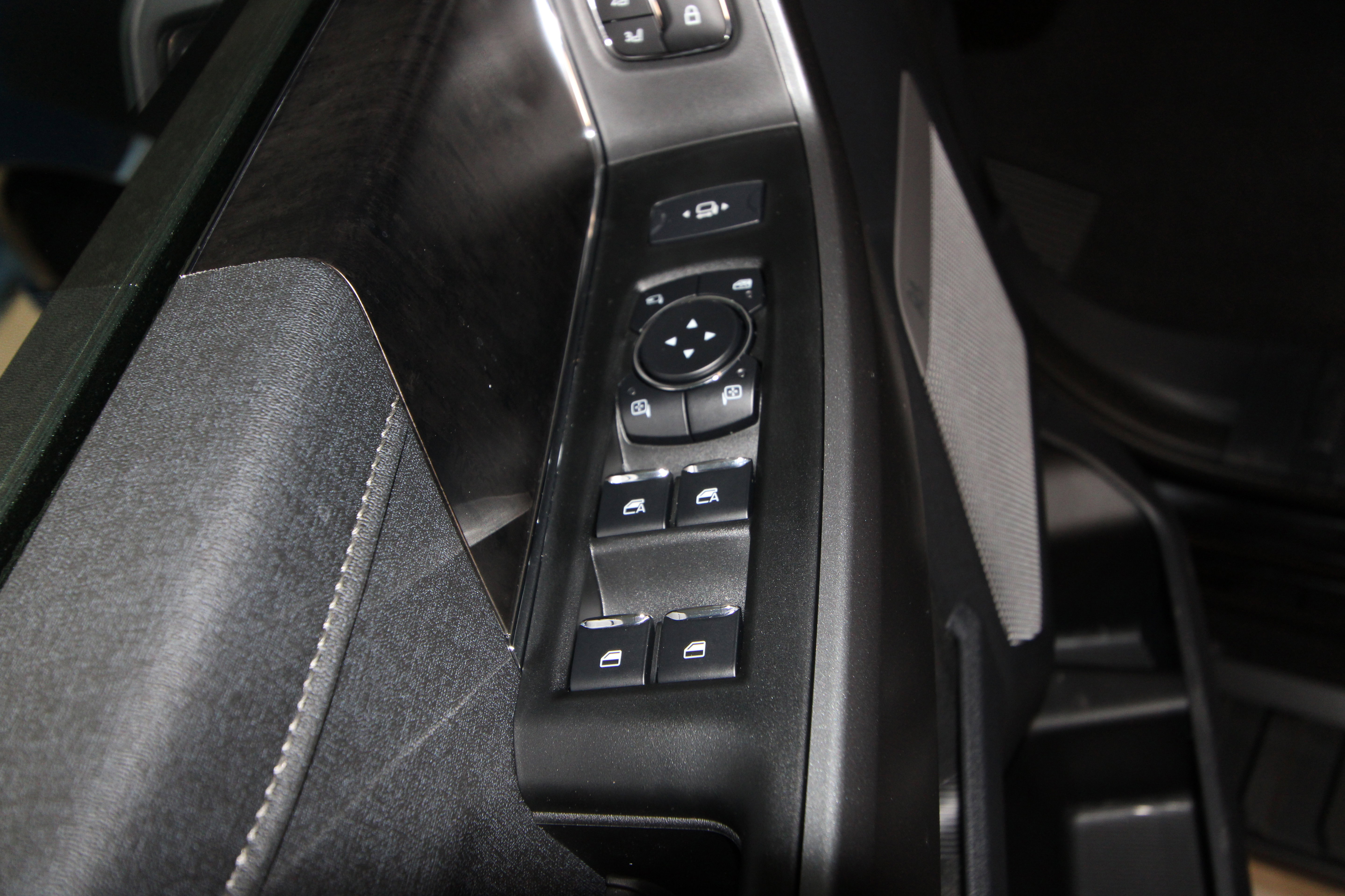 New 2025 Ford F250 Lariat w/ Lariat Ultimate Package AWD/4WD image 5